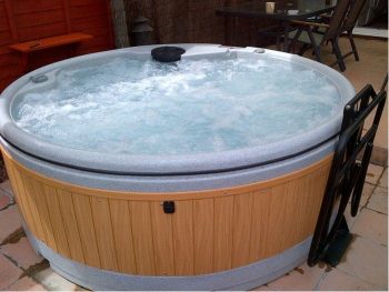 RotoSpa Orbis 4-5 person hot tub spa Large with jets hard shell Refurbished with Warranty - Image 6